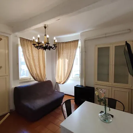 Leone Apartament