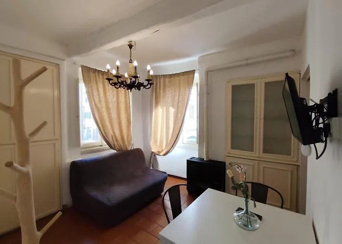 Leone Apartman